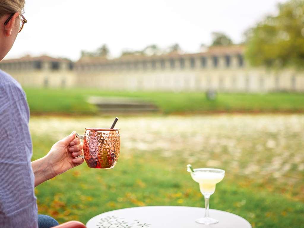Mercure Rochefort La Corderie Royale Ресторан фото