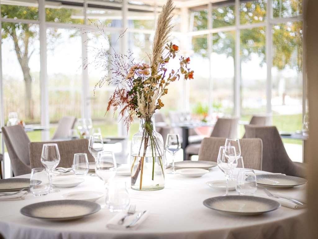Mercure Rochefort La Corderie Royale Ресторан фото